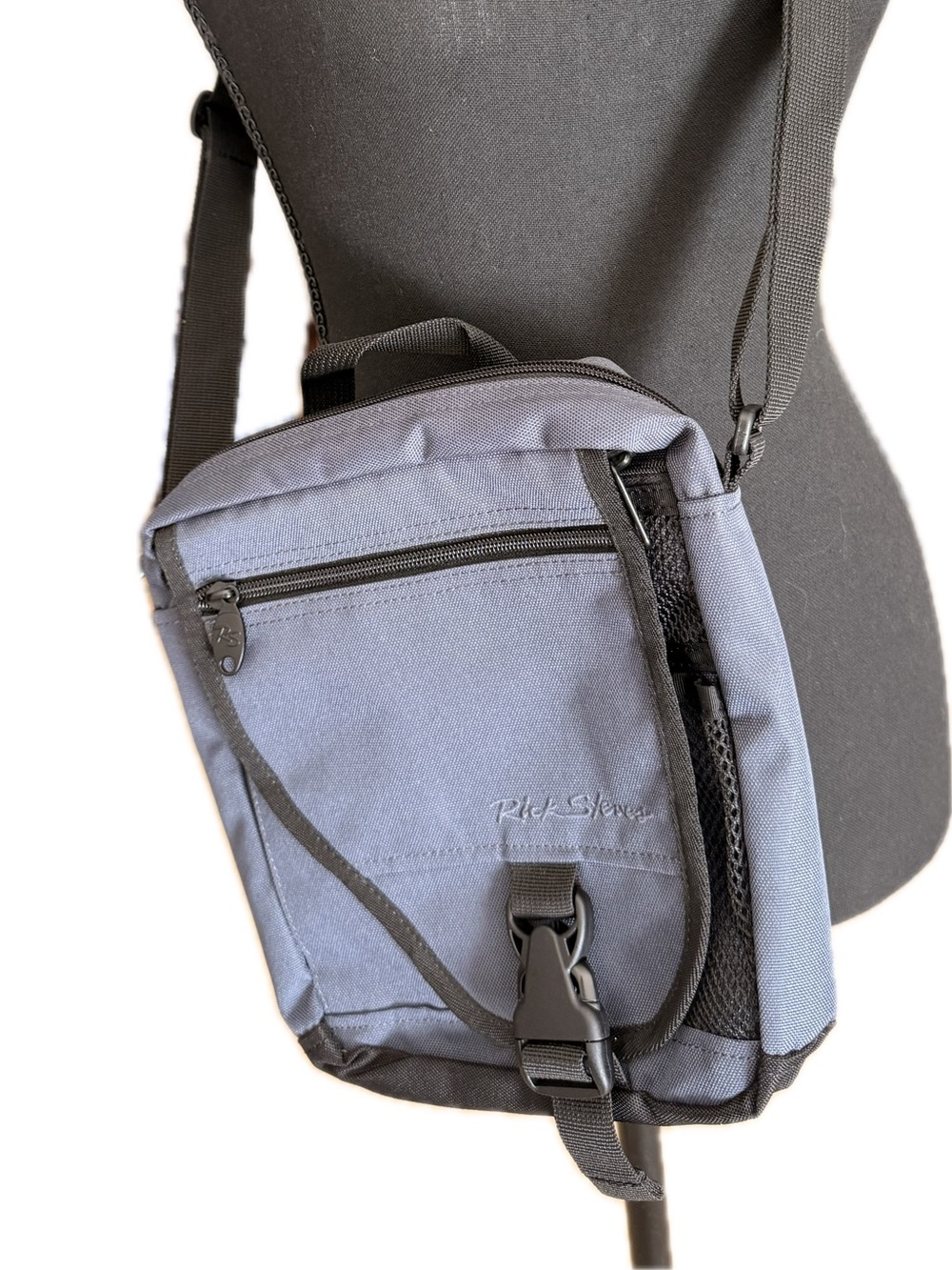 Rick Steves Velocé Guide Bag. Color grey